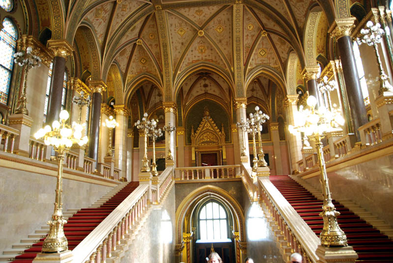 Budapest - Escalinata del parlamento