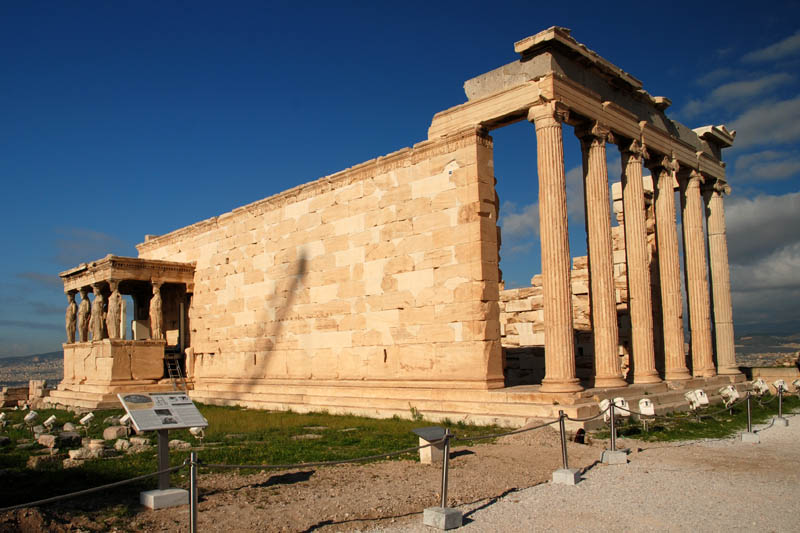 Atenas - Erecteion y Pórtico de las Cariátides.