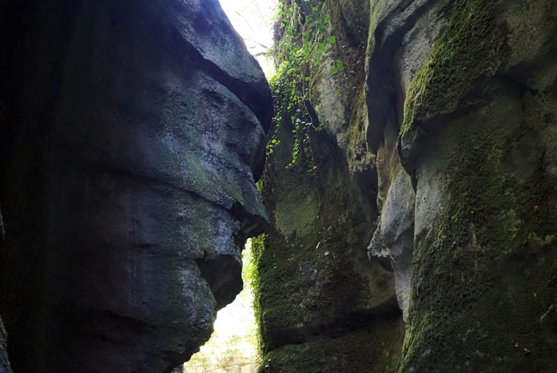 Las Gorges du Fier - Las dos caras en la roca