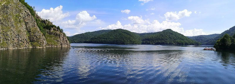 Transfagarasan - Lake Vidraru